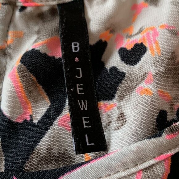 B Jewel crop top size medium - Picture 10 of 16